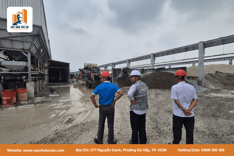 Chủ đầu tư đặt câu hỏi kiểm tra một nhà thầu thi công thiếu kinh nghiệm.