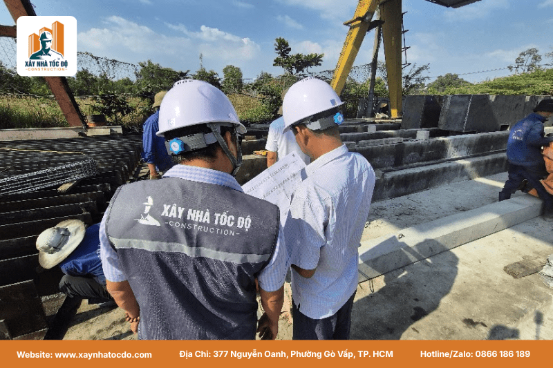 Kinh nghiệm xây nhà trọn gói là phải kiểm tra vật tư thực tế cùng kỹ sư giám sát.