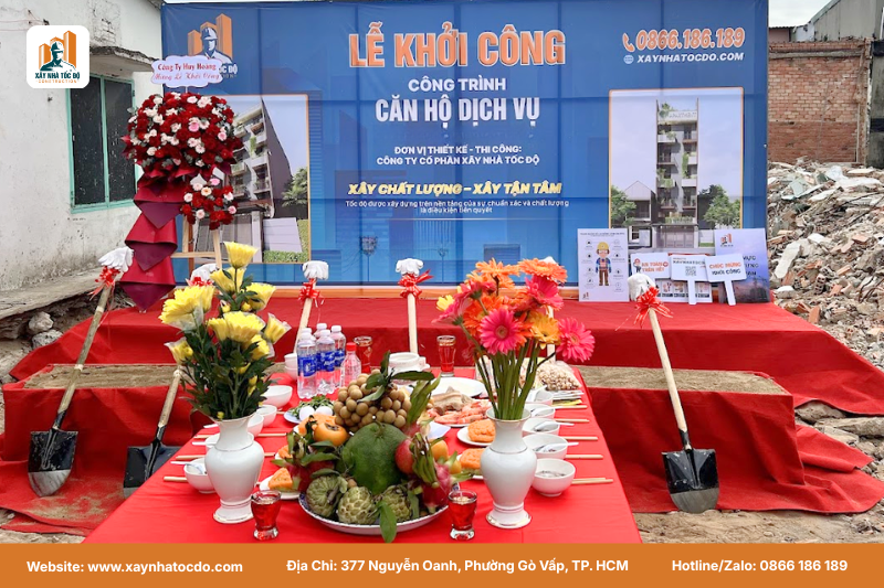 Mâm cúng trang trọng trong lễ khởi công dự án căn hộ dịch vụ, cầu mong mọi việc hanh thông, suôn sẻ.